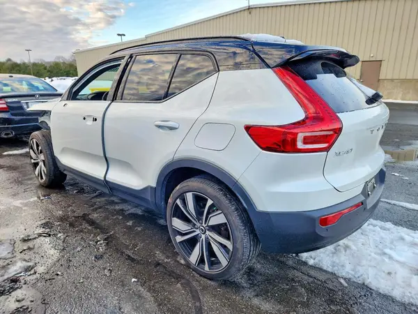 YV4ED3UR1M2578538 2021 VOLVO XC40 - Image 2