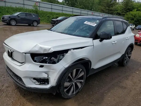 YV4ED3UR2N2673269 2022 VOLVO XC40 - Image 1