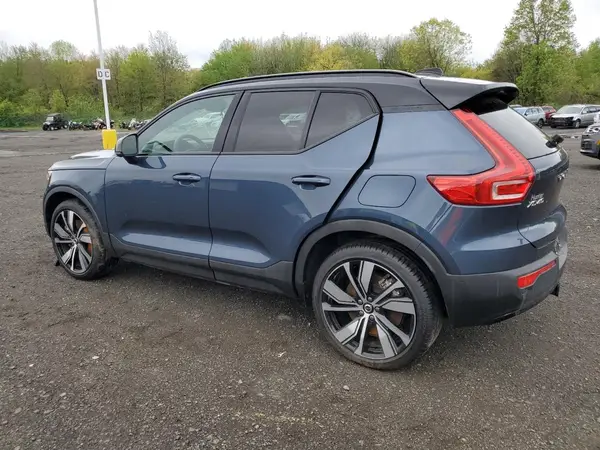 YV4ED3UR2N2674275 2022 VOLVO XC40 - Image 2