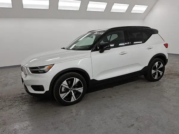 YV4ED3UR2N2687964 2022 VOLVO XC40 - Image 1