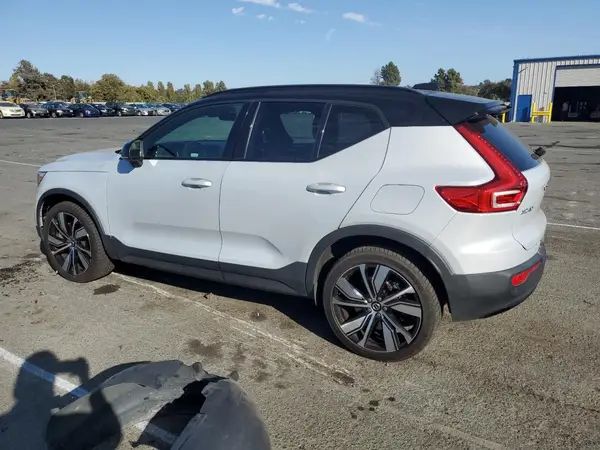 YV4ED3UR3M2571560 2021 VOLVO XC40 - Image 2