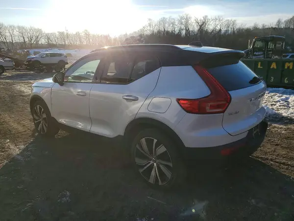 YV4ED3UR3M2604489 2021 VOLVO XC40 - Image 2