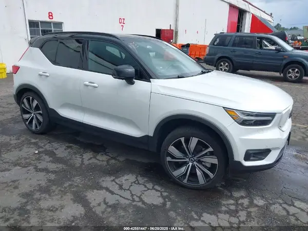 YV4ED3UR3M2612978 2021 VOLVO XC40 - Image 1