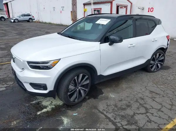 YV4ED3UR3M2612978 2021 VOLVO XC40 - Image 2