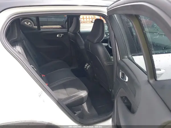 YV4ED3UR3M2612978 2021 VOLVO XC40 - Image 8