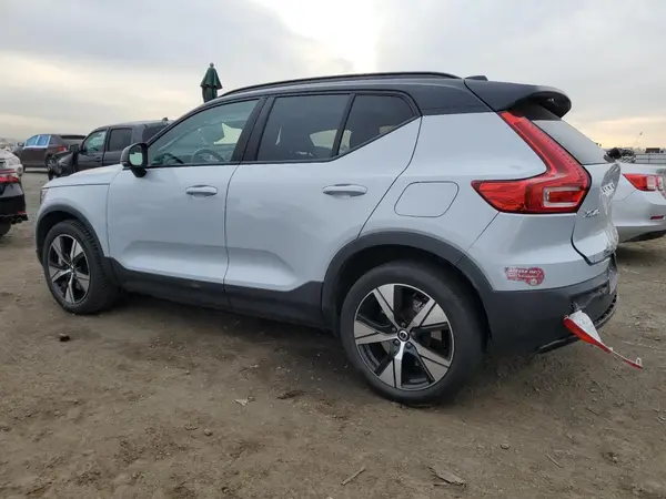 YV4ED3UR4M2548644 2021 VOLVO XC40 - Image 2