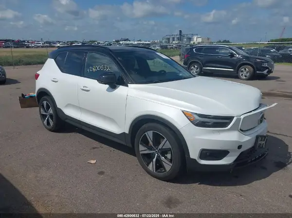 YV4ED3UR4M2575147 2021 VOLVO XC40 - Image 1