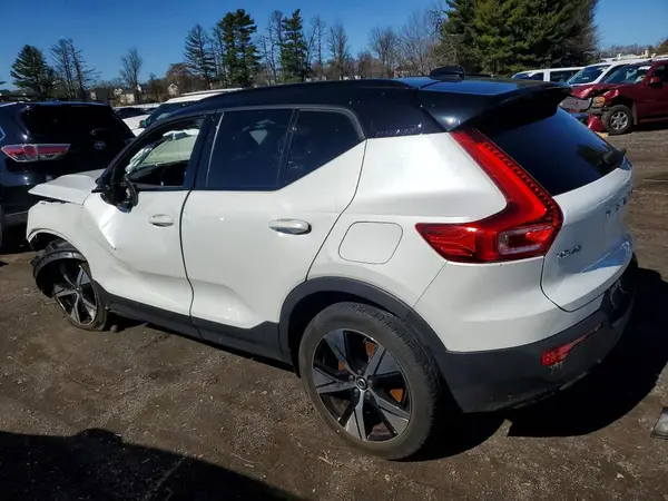 YV4ED3UR4N2685911 2022 VOLVO XC40 - Image 2