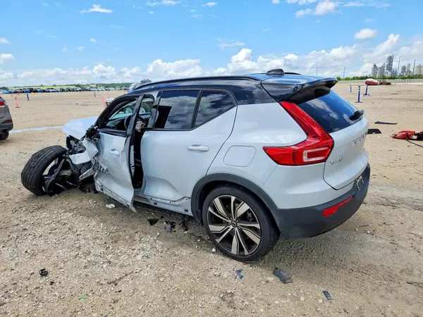 YV4ED3UR5M2462260 2021 VOLVO XC40 - Image 2