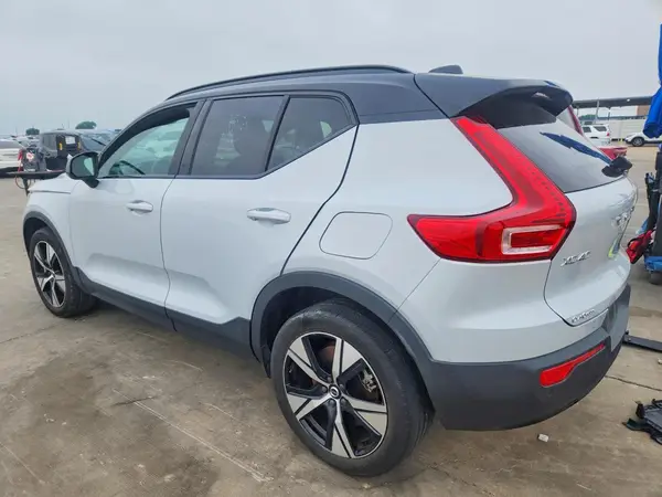 YV4ED3UR5N2762365 2022 VOLVO XC40 - Image 2