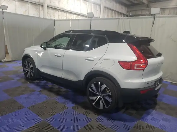 YV4ED3UR6M2451820 2021 VOLVO XC40 - Image 2