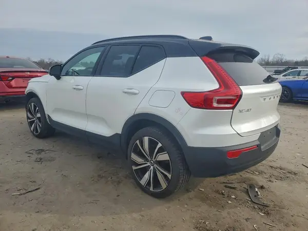 YV4ED3UR6M2528136 2021 VOLVO XC40 - Image 2