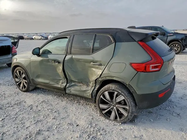 YV4ED3UR6N2711005 2022 VOLVO XC40 - Image 2