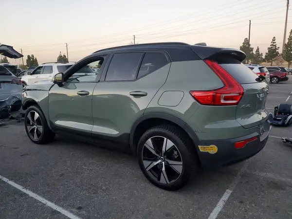 YV4ED3UR6N2751049 2022 VOLVO XC40 - Image 2