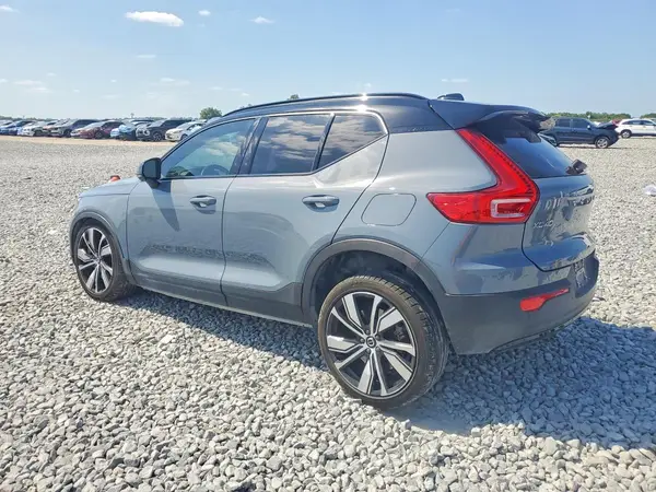 YV4ED3UR7M2587468 2021 VOLVO XC40 - Image 2