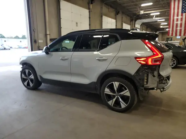 YV4ED3UR7M2588698 2021 VOLVO XC40 - Image 2
