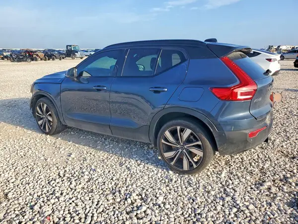 YV4ED3UR7N2643975 2022 VOLVO XC40 - Image 2