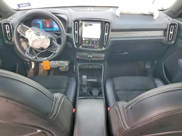 YV4ED3UR7N2643975 2022 VOLVO XC40 - Image 8