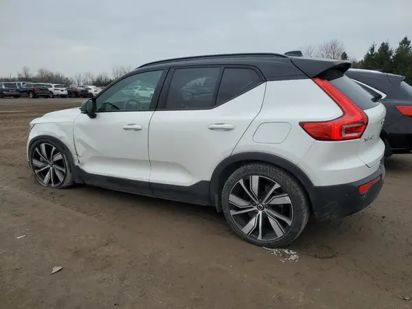 YV4ED3UR7N2687023 2022 VOLVO XC40 - Image 2
