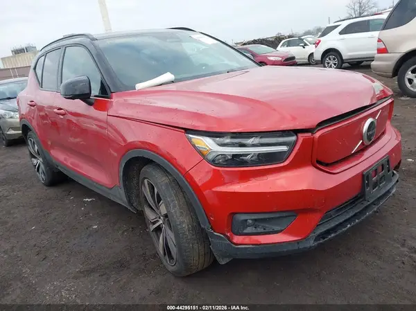 YV4ED3UR7N2749682 2022 VOLVO XC40 - Image 1