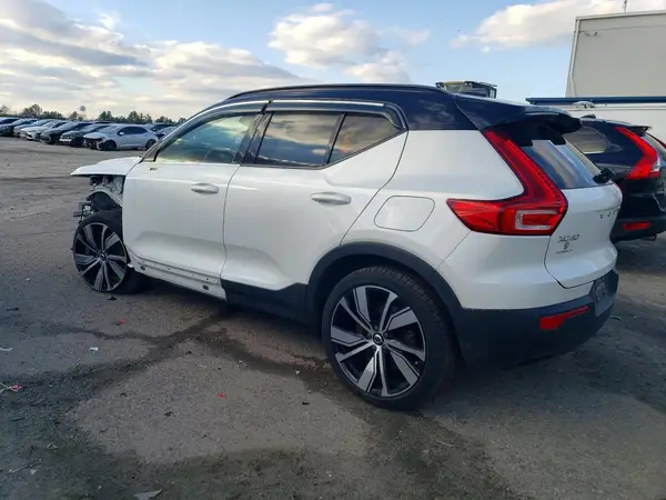 YV4ED3UR8M2549621 2021 VOLVO XC40 - Image 2