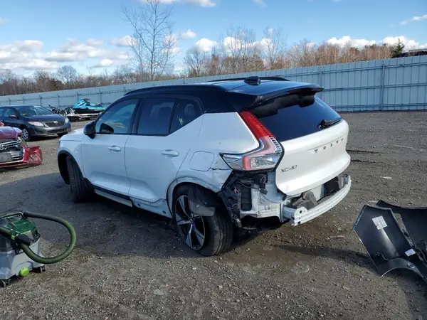 YV4ED3UR8M2554608 2021 VOLVO XC40 - Image 2