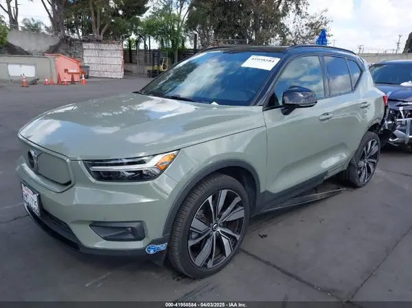 YV4ED3UR8M2563423 2021 VOLVO XC40 - Image 2