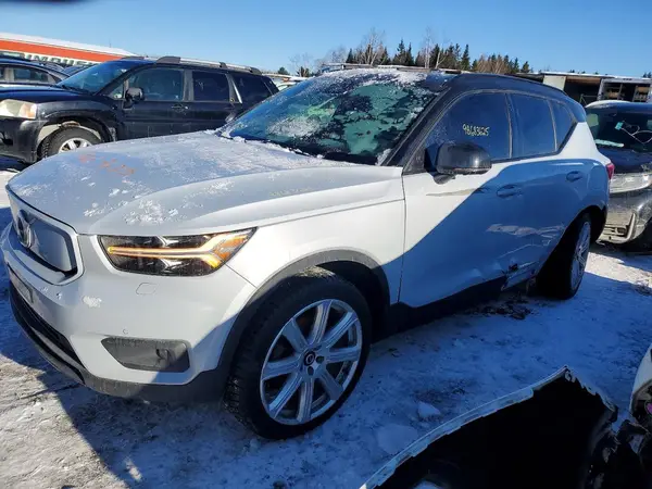 YV4ED3UR8M2564538 2021 VOLVO XC40 - Image 1