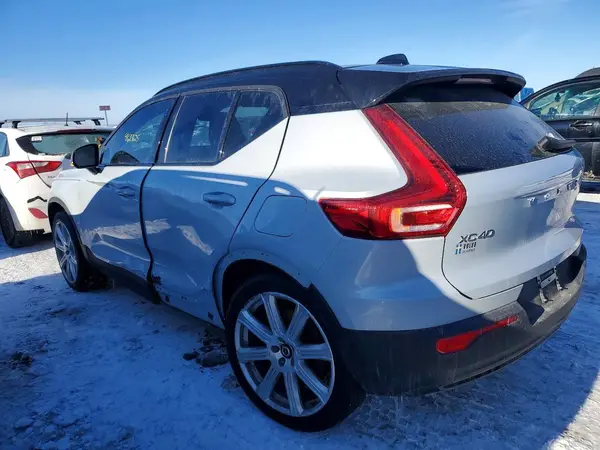 YV4ED3UR8M2564538 2021 VOLVO XC40 - Image 2
