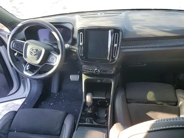 YV4ED3UR8M2564538 2021 VOLVO XC40 - Image 8