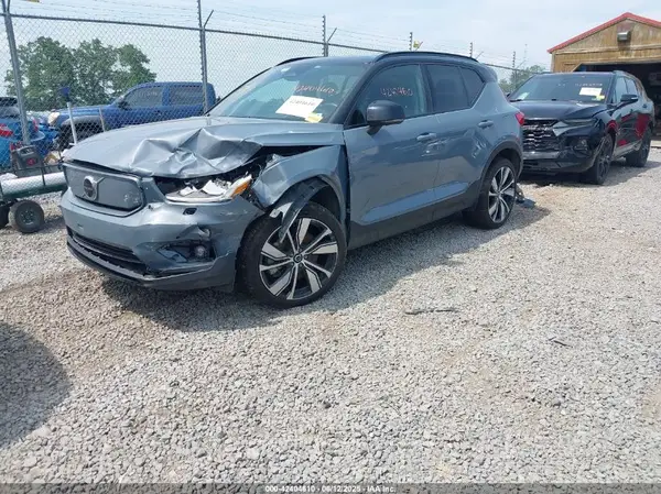 YV4ED3UR8M2565124 2021 VOLVO XC40 - Image 2