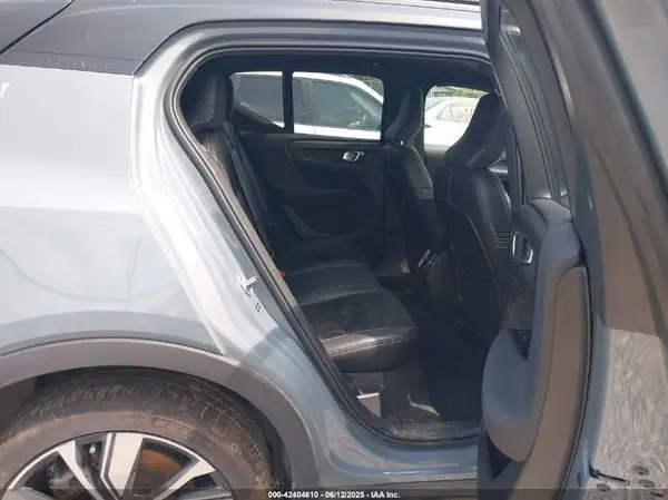 YV4ED3UR8M2565124 2021 VOLVO XC40 - Image 8