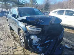 YV4ED3UR8N2708932 2022 VOLVO XC40