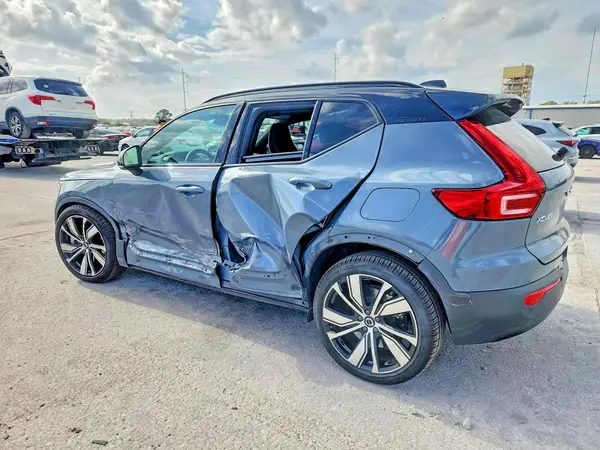 YV4ED3UR9M2569523 2021 VOLVO XC40 - Image 2
