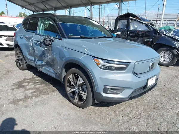 YV4ED3UR9N2689680 2022 VOLVO XC40 - Image 1