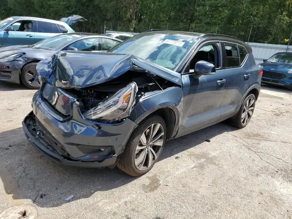 YV4ED3UR9N2712682 2022 VOLVO XC40 - Image 1