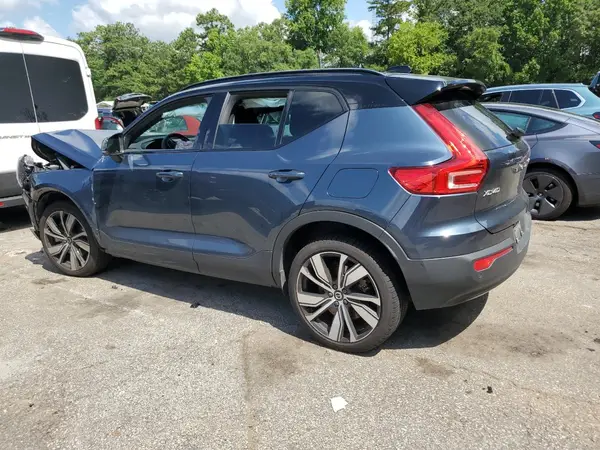 YV4ED3UR9N2712682 2022 VOLVO XC40 - Image 2