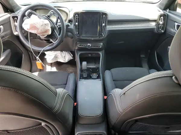 YV4ED3UR9N2712682 2022 VOLVO XC40 - Image 8