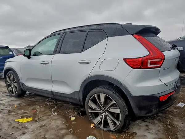 YV4ED3URXM2449519 2021 VOLVO XC40 - Image 2