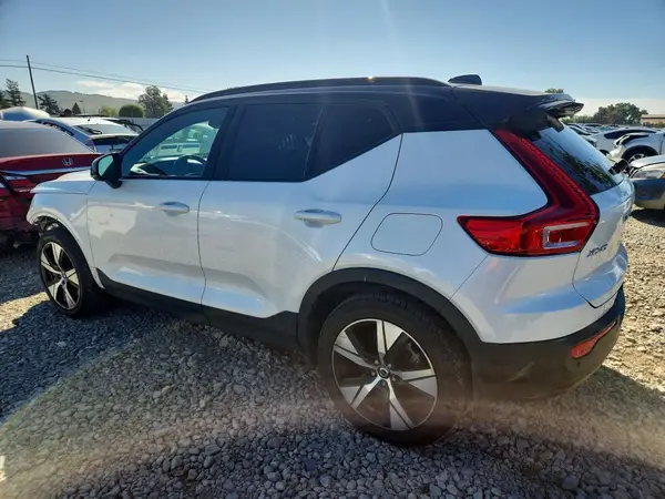 YV4ED3URXM2548552 2021 VOLVO XC40 - Image 2