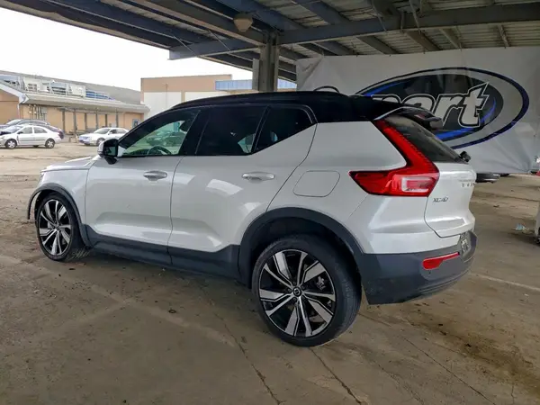 YV4ED3URXM2580482 2021 VOLVO XC40 - Image 2