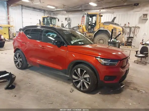 YV4ED3URXM2588033 2021 VOLVO XC40 - Image 1