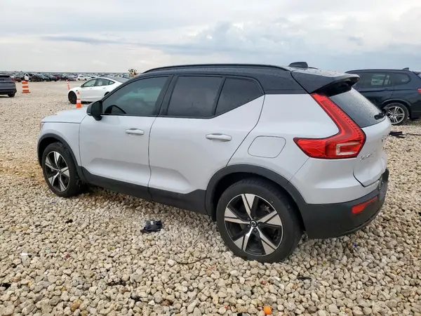 YV4ED3URXN2685864 2022 VOLVO XC40 - Image 2