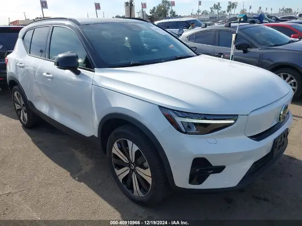 YV4ED3UW1P2078003 2023 VOLVO XC40 - Image 1