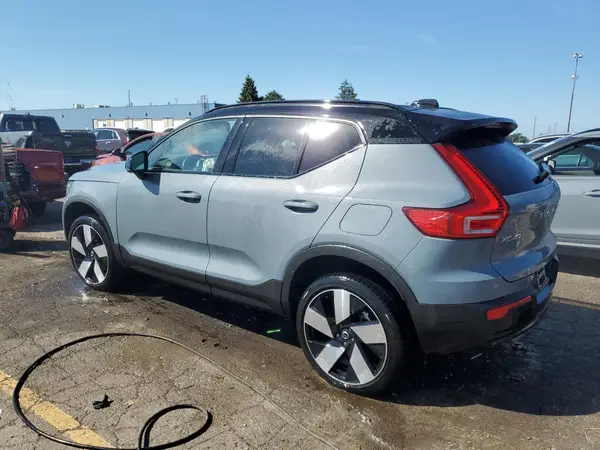 YV4ED3UW3P2032141 2023 VOLVO XC40 - Image 2