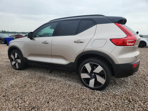 YV4ED3UW4P2062619 2023 VOLVO XC40 - Image 2