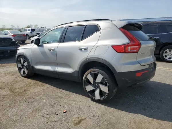 YV4ED3UW6P2069880 2023 VOLVO XC40 - Image 2