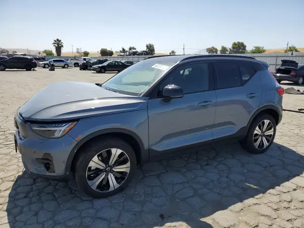YV4ED3UW7P2039111 2023 VOLVO XC40 - Image 1