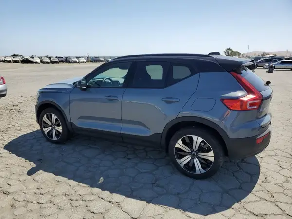 YV4ED3UW7P2039111 2023 VOLVO XC40 - Image 2