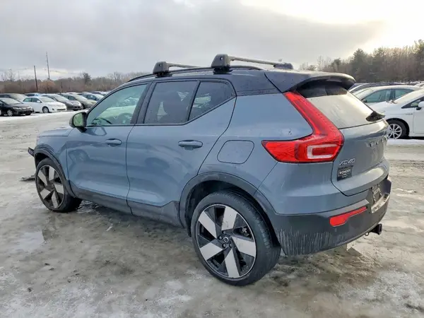 YV4ED3UW7P2070262 2023 VOLVO XC40 - Image 2